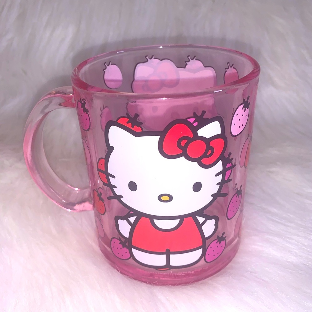 NEW! HELLO KITTY STAWBERRY MUG
